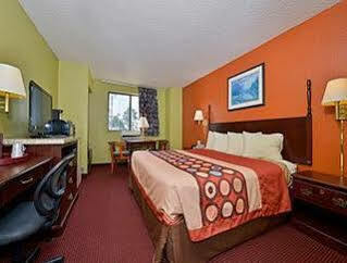 Hotel Super 8 By Wyndham Brunswick/st Simons Island Area 2*