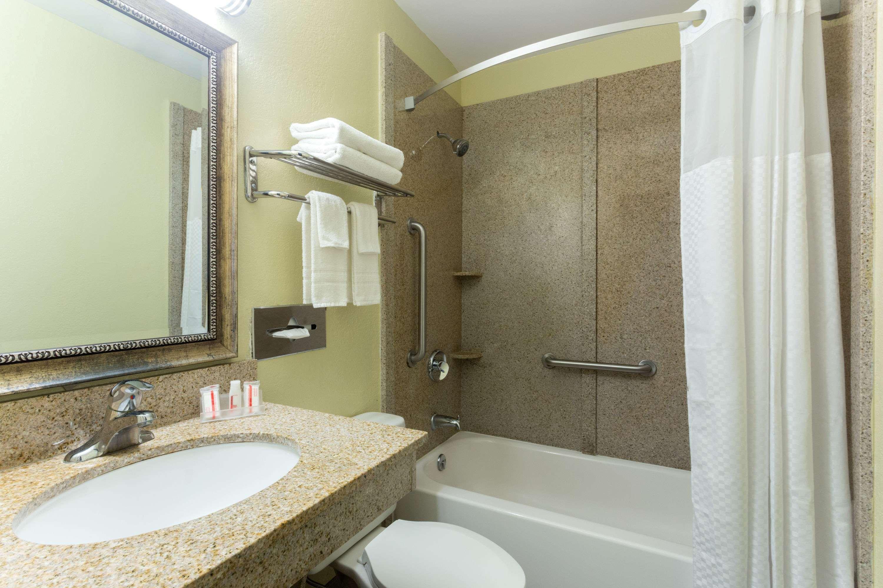 Super 8 By Wyndham Brunswick/st Simons Island Area 2*